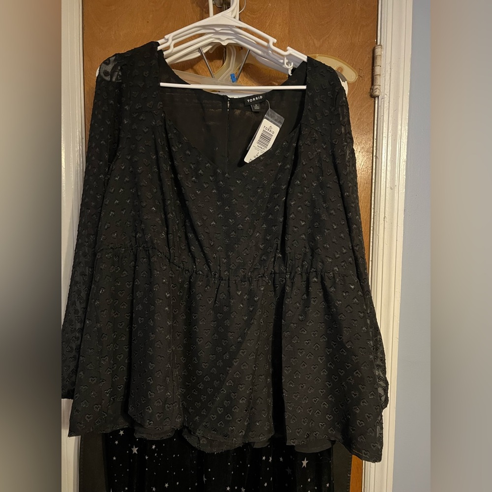 Torrid black heart chiffon peplum top